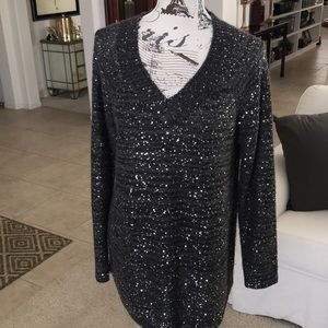 Beautiful v-neck sweater with awesome bling 🤩
